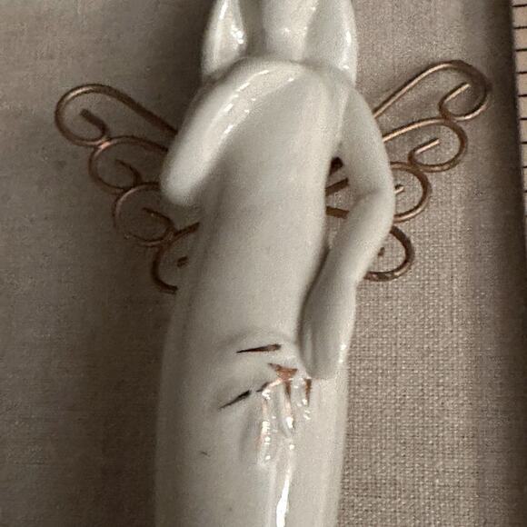 Vintage tall slim ceramic angel with gold detail wings and leaf details - Picture 6 of 9
